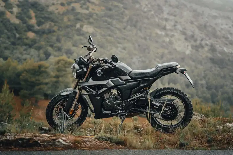 Zontes-125-Scrambler-Edition-Limitee-2024-Visuel_23